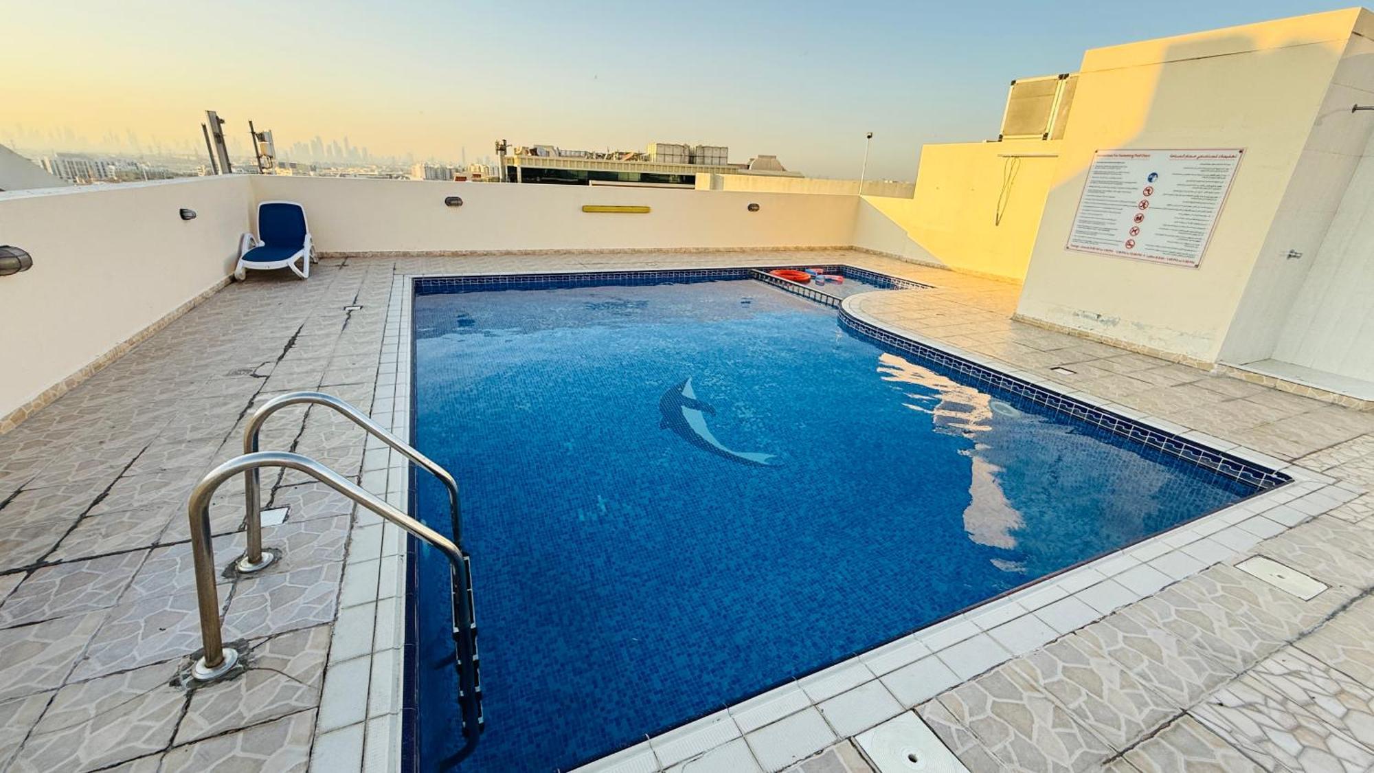 Spacious With Balcony Trafalgar Tower International * Дубай