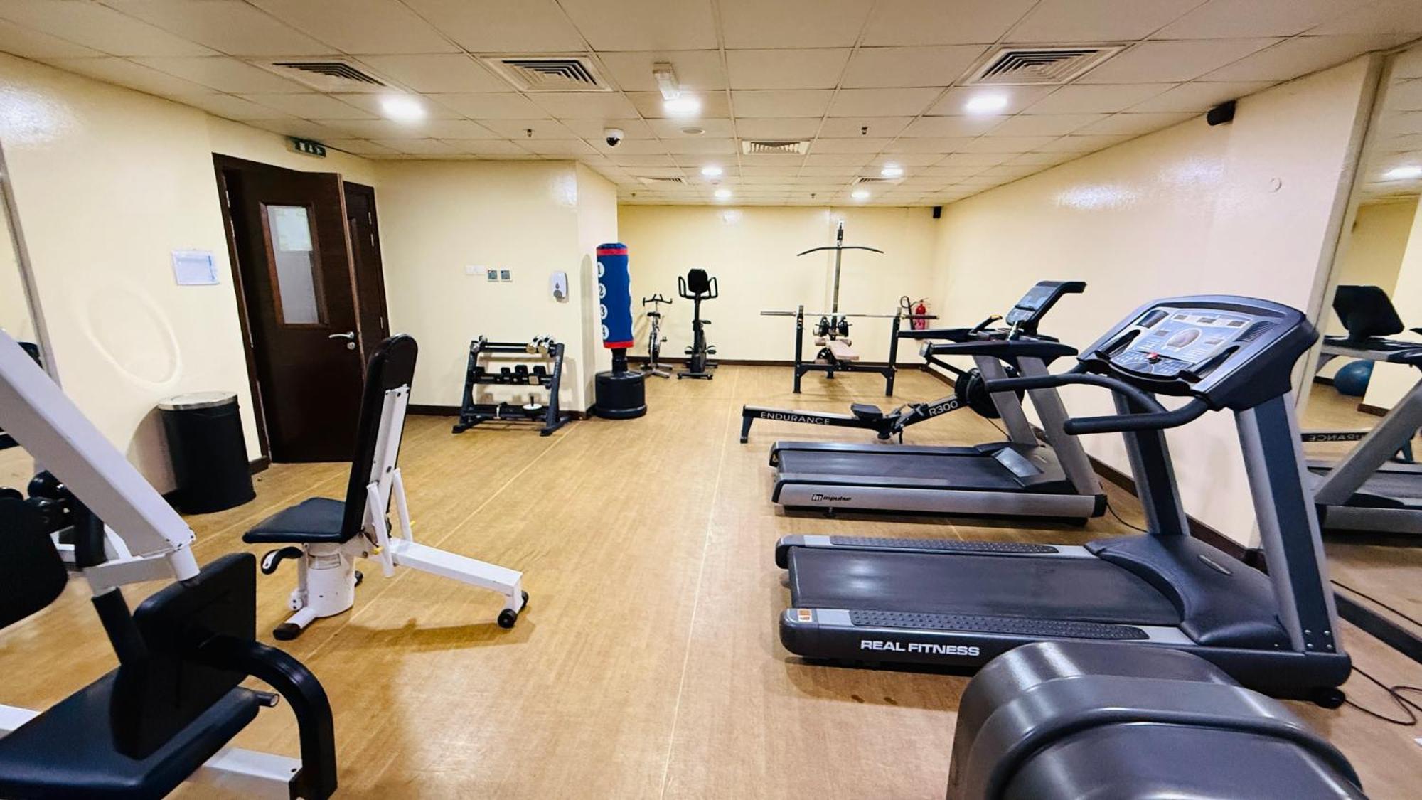 Апартаменти Spacious With Balcony Trafalgar Tower International