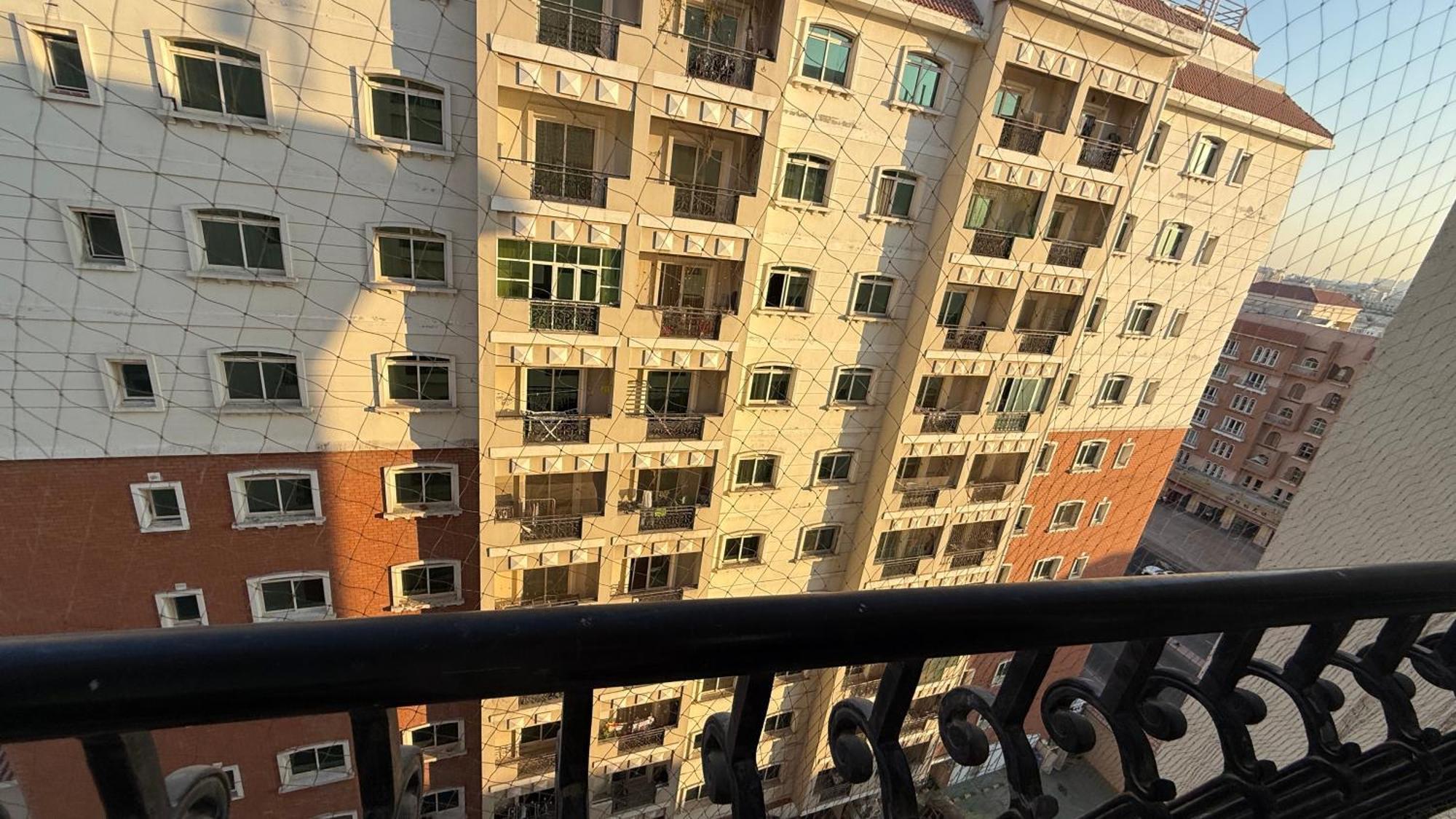 Spacious With Balcony Trafalgar Tower International Апартаменти Дубай