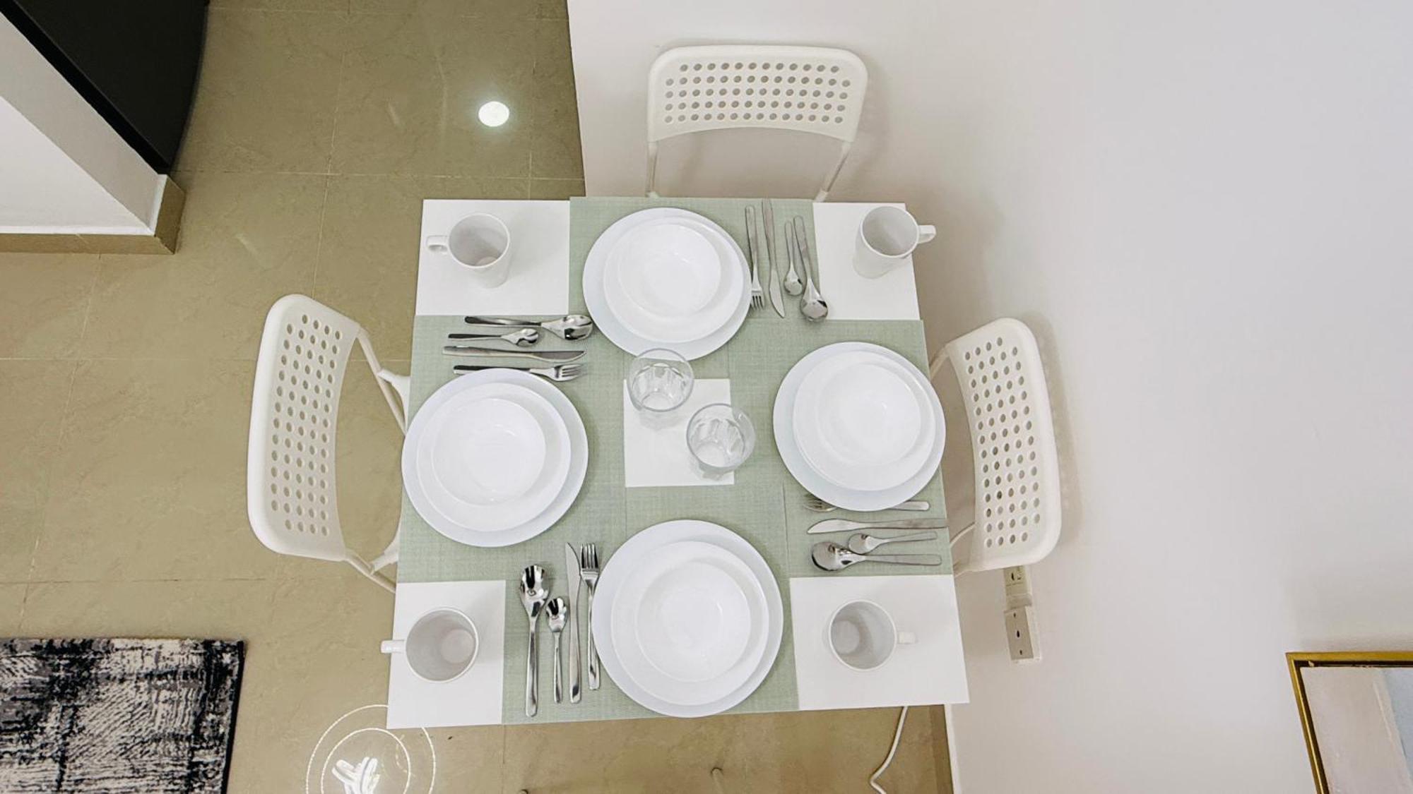 Апартаменти Spacious With Balcony Trafalgar Tower International Дубай