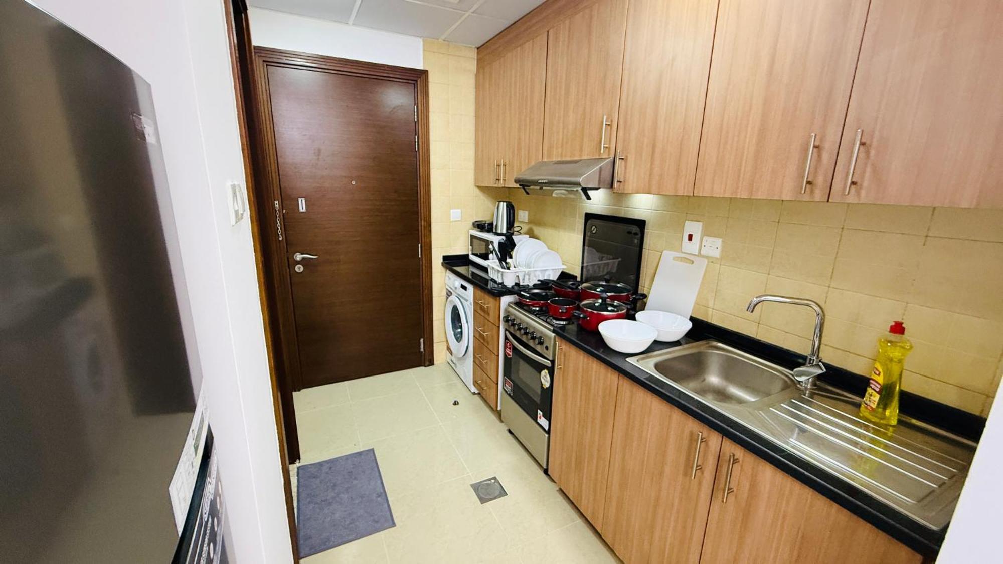 Spacious With Balcony Trafalgar Tower International Апартаменти *