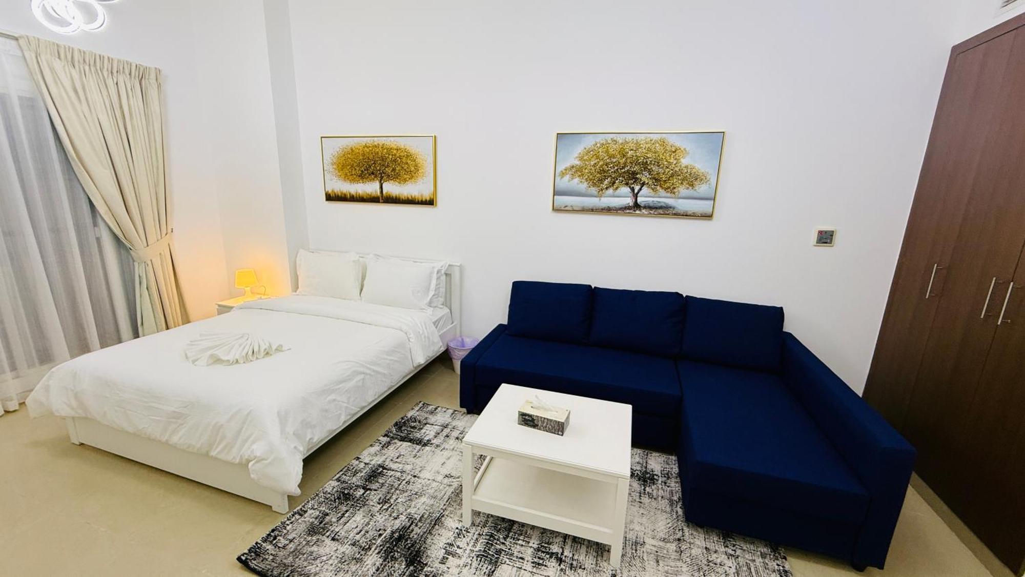 Spacious With Balcony Trafalgar Tower International Апартаменти *