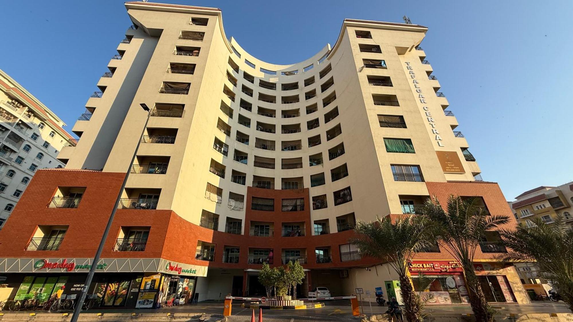 Spacious With Balcony Trafalgar Tower International * Дубай